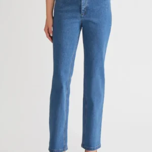 Petite Lexington Straight Leg Jeans, Oasis Wash in the Color Oasis Wash | Jones New York